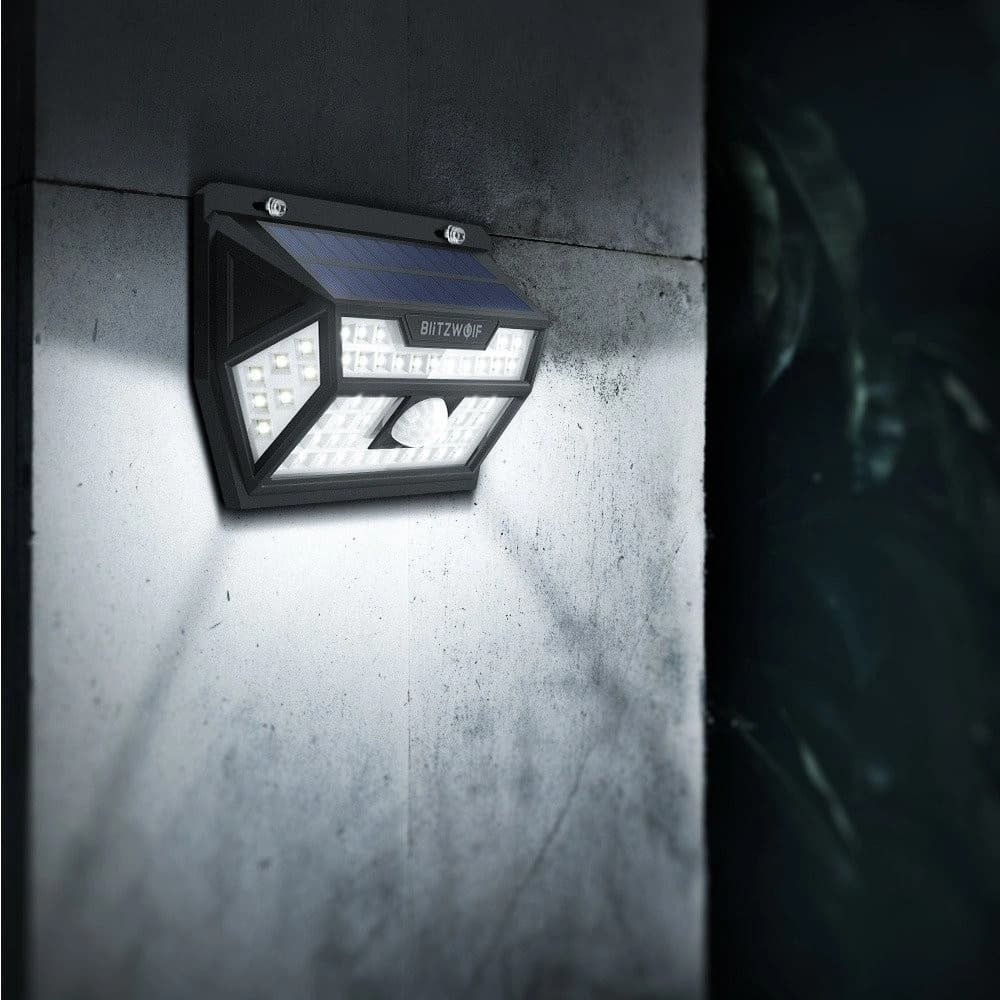 Blitzwolf BW-OLT1 Außen-LED-Solarlampe mit Bewegungs- und Dämmerungssensor, 2200mAh - 5